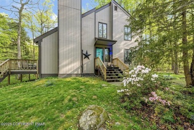 Lake Naomi Home For Sale in Pocono Pines Pennsylvania