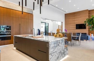 A property of this scale, beauty, and exclusivity is a - photo 13