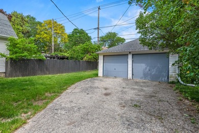 Nestled in the heart of highly sought after Shorewood, this - photo 14