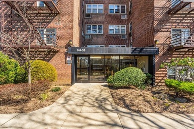***Owner Occupied, No Subletting***Bright 1 Bedroom And 1 - photo 1