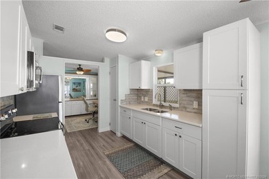 Don't miss this one! Rare end unit on a quiet Cul-De-Sac and an - photo 24