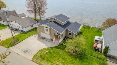 Lakefront with Spectacular sunset & sunrise Views! 5 bedrooms 3 - photo 1