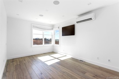 Nestled in the exclusive Hampton Court & Marina community at 580 - photo 13
