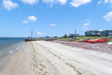 Nestled in the exclusive Hampton Court & Marina community at 580 - photo 18