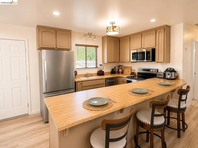 Ideally located within close proximity to Dunn Court Beach and - photo 4