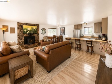 Ideally located within close proximity to Dunn Court Beach and - photo 5