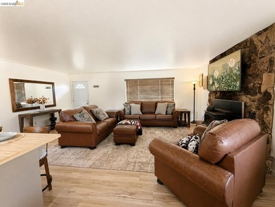 Ideally located within close proximity to Dunn Court Beach and - photo 6