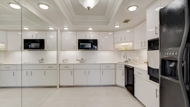 Bright, Airy corner unit in the newly renovated Galt Ocean - photo 6