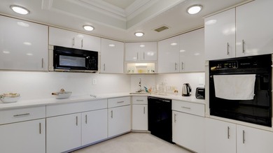 Bright, Airy corner unit in the newly renovated Galt Ocean - photo 7