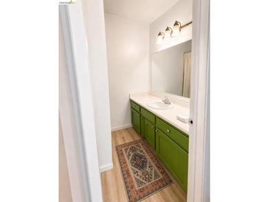Ideally located within close proximity to Dunn Court Beach and - photo 8