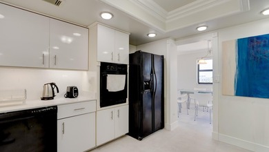 Bright, Airy corner unit in the newly renovated Galt Ocean - photo 8