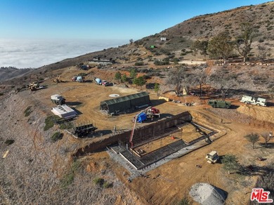 Striking James Bond-esque compound, artfully located on 20 acres - photo 8