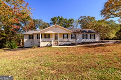 Lake Home For Sale in Hartwell, Georgia