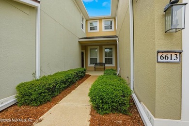 Brand NEW Carpet throughout!! This Wonderful 2 Bedroom PLUS - photo 4