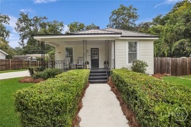 Charming Updated Bungalow with studio apartment on 3 Lots! - photo 1