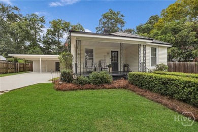 Charming Updated Bungalow with studio apartment on 3 Lots! - photo 3