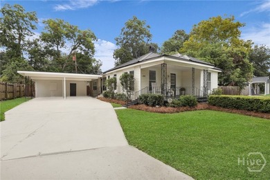 Charming Updated Bungalow with studio apartment on 3 Lots! - photo 4