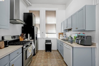 Experience timeless San Francisco living in this exceptional 2 - photo 5