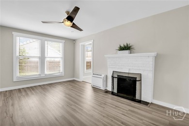 Charming Updated Bungalow with studio apartment on 3 Lots! - photo 8