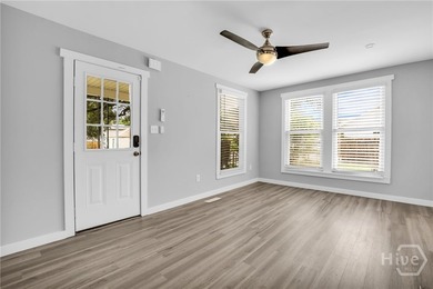 Charming Updated Bungalow with studio apartment on 3 Lots! - photo 10