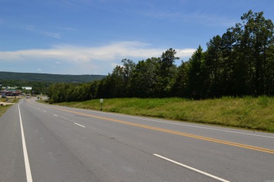 Commercial property perfectly situated in a prime location. This - photo 2