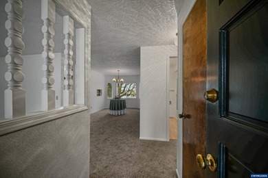 Accepted Offer with Contingencies. Lovely home with attention to - photo 5