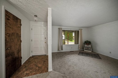 Accepted Offer with Contingencies. Lovely home with attention to - photo 6