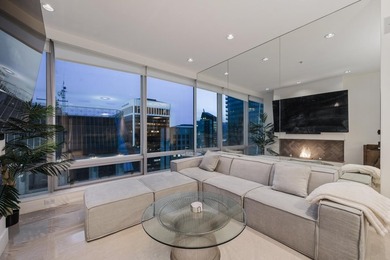 Situated on the 34th floor of the Hyatt, the tallest buildings - photo 1