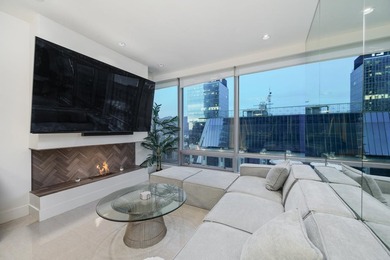 Situated on the 34th floor of the Hyatt, the tallest buildings - photo 4