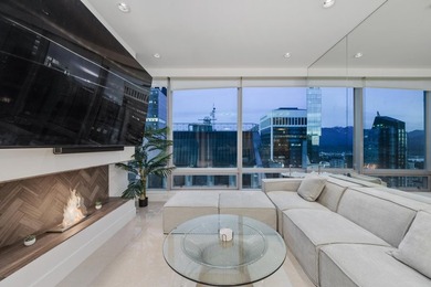 Situated on the 34th floor of the Hyatt, the tallest buildings - photo 5