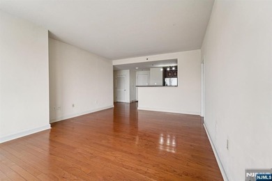 BEAUTIFUL 2 BEDROOM, 2 BATHROOM CONDO ON THE HUDSON WITH DIRECT