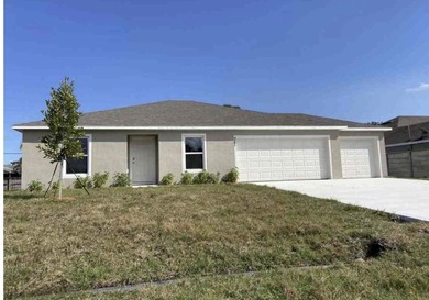 Welcome to this charming three-bedroom, two-bathroom residence - photo 1