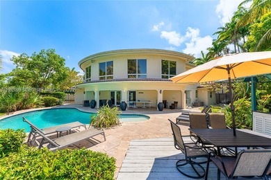 BEST PRICED 7 BED WATERFRONT PROPERTY WITHIN AT LEAST 10 MILES! - photo 1