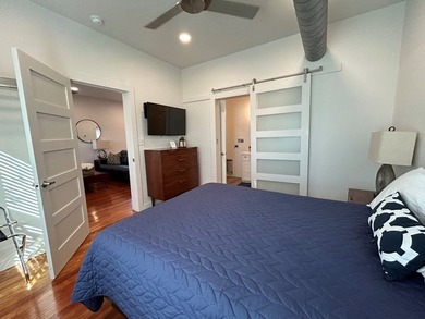 Single story 1920's cottage renovated to be a 3/2 with full - photo 13