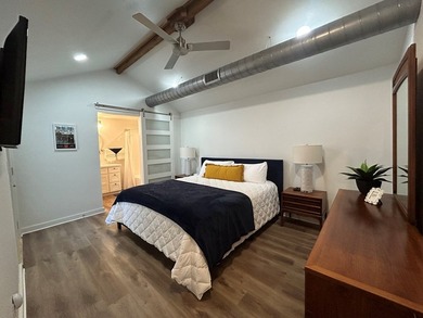 Single story 1920's cottage renovated to be a 3/2 with full - photo 20