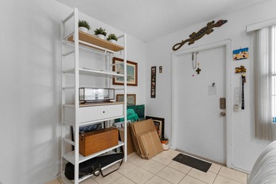 Spacious 1 bedroom, 1.5 bath second floor unit in the desirable - photo 2