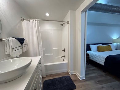 Single story 1920's cottage renovated to be a 3/2 with full - photo 24