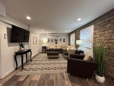 Single story 1920's cottage renovated to be a 3/2 with full - photo 30