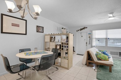 Spacious 1 bedroom, 1.5 bath second floor unit in the desirable - photo 10