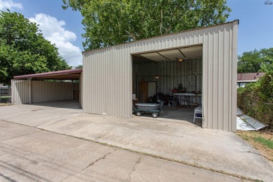 Completely updated 4BR, 2BA home near Lake Wichita! Open floor - photo 31