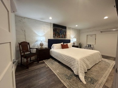 Single story 1920's cottage renovated to be a 3/2 with full - photo 33