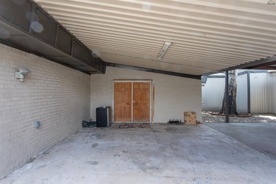 Completely updated 4BR, 2BA home near Lake Wichita! Open floor - photo 33