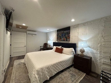 Single story 1920's cottage renovated to be a 3/2 with full - photo 34