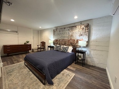 Single story 1920's cottage renovated to be a 3/2 with full - photo 35
