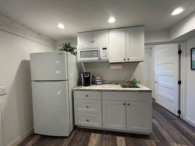 Single story 1920's cottage renovated to be a 3/2 with full - photo 38