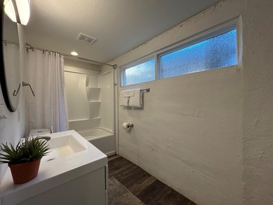 Single story 1920's cottage renovated to be a 3/2 with full - photo 40