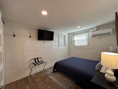 Single story 1920's cottage renovated to be a 3/2 with full - photo 46