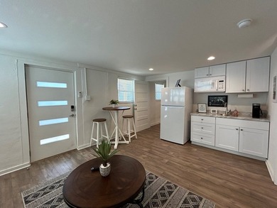 Single story 1920's cottage renovated to be a 3/2 with full - photo 47