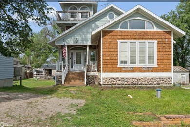 Perfectly positioned on Clear Lake's desirable south shore, this - photo 1