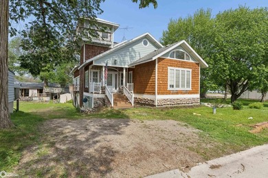 Perfectly positioned on Clear Lake's desirable south shore, this - photo 2